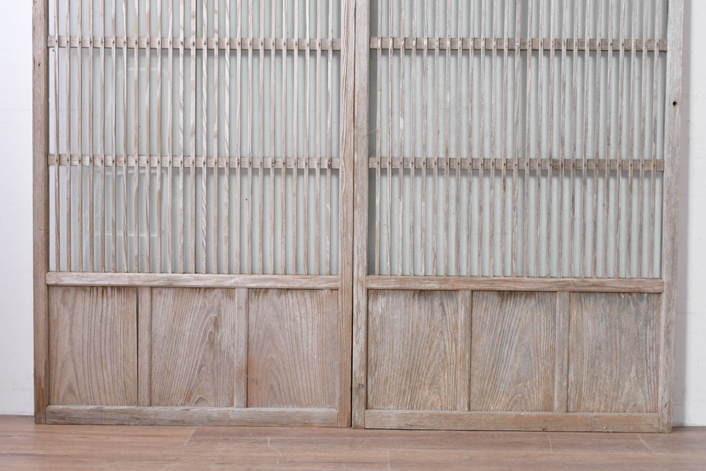 ヴィンテージ建具　昭和中期　ガラス入り　すっきりとした細格子戸2枚セット　(R-086082)