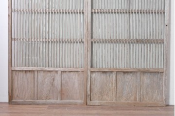 ヴィンテージ建具　昭和中期　ガラス入り　すっきりとした細格子戸2枚セット　(R-086082)