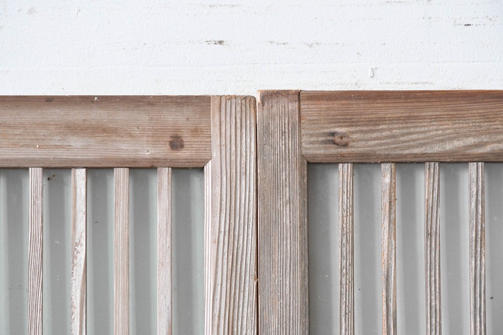 ヴィンテージ建具　昭和中期　ガラス入り　すっきりとした細格子戸2枚セット　(R-086082)