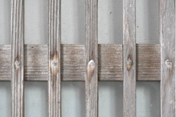 ヴィンテージ建具　昭和中期　ガラス入り　すっきりとした細格子戸2枚セット　(R-086082)