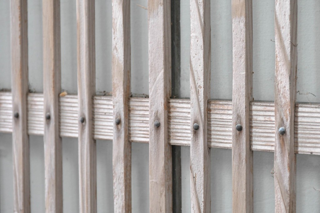 ヴィンテージ建具　昭和中期　ガラス入り　すっきりとした細格子戸2枚セット　(R-086082)