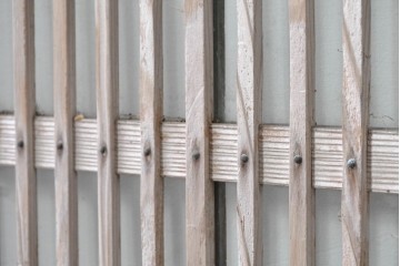 ヴィンテージ建具　昭和中期　ガラス入り　すっきりとした細格子戸2枚セット　(R-086082)