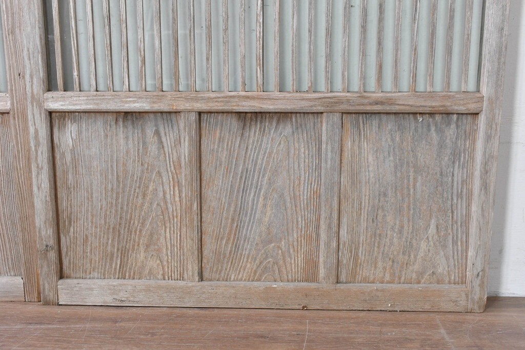 ヴィンテージ建具　昭和中期　ガラス入り　すっきりとした細格子戸2枚セット　(R-086082)