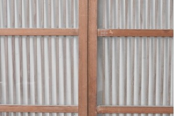 ヴィンテージ建具　昭和中期　ガラス入り　すっきりとした細格子戸2枚セット　(R-086082)