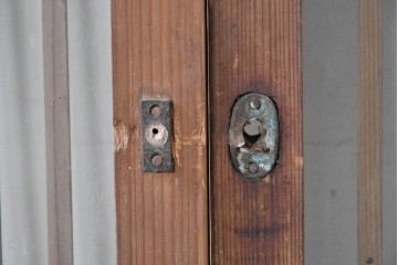 ヴィンテージ建具　昭和中期　ガラス入り　すっきりとした細格子戸2枚セット　(R-086082)