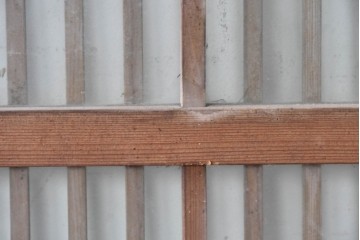 ヴィンテージ建具　昭和中期　ガラス入り　すっきりとした細格子戸2枚セット　(R-086082)