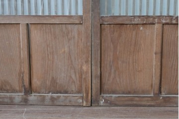 ヴィンテージ建具　昭和中期　ガラス入り　すっきりとした細格子戸2枚セット　(R-086082)