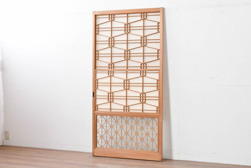 ヴィンテージ建具　昭和中期　高級特注品!!　上品で凝ったデザインが魅力的な組子入り摺り上げ雪見障子戸1枚　(R-086085)