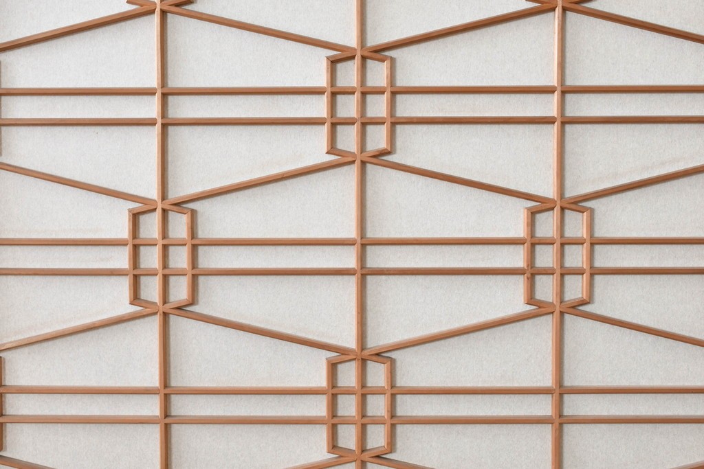 ヴィンテージ建具　昭和中期　高級特注品!!　上品で凝ったデザインが魅力的な組子入り摺り上げ雪見障子戸1枚　(R-086085)