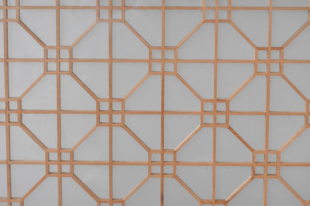 ヴィンテージ建具　昭和中期　高級特注品!!　上品で凝ったデザインが魅力的な組子入り摺り上げ雪見障子戸1枚　(R-086085)