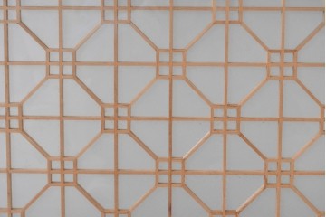 ヴィンテージ建具　昭和中期　高級特注品!!　上品で凝ったデザインが魅力的な組子入り摺り上げ雪見障子戸1枚　(R-086085)