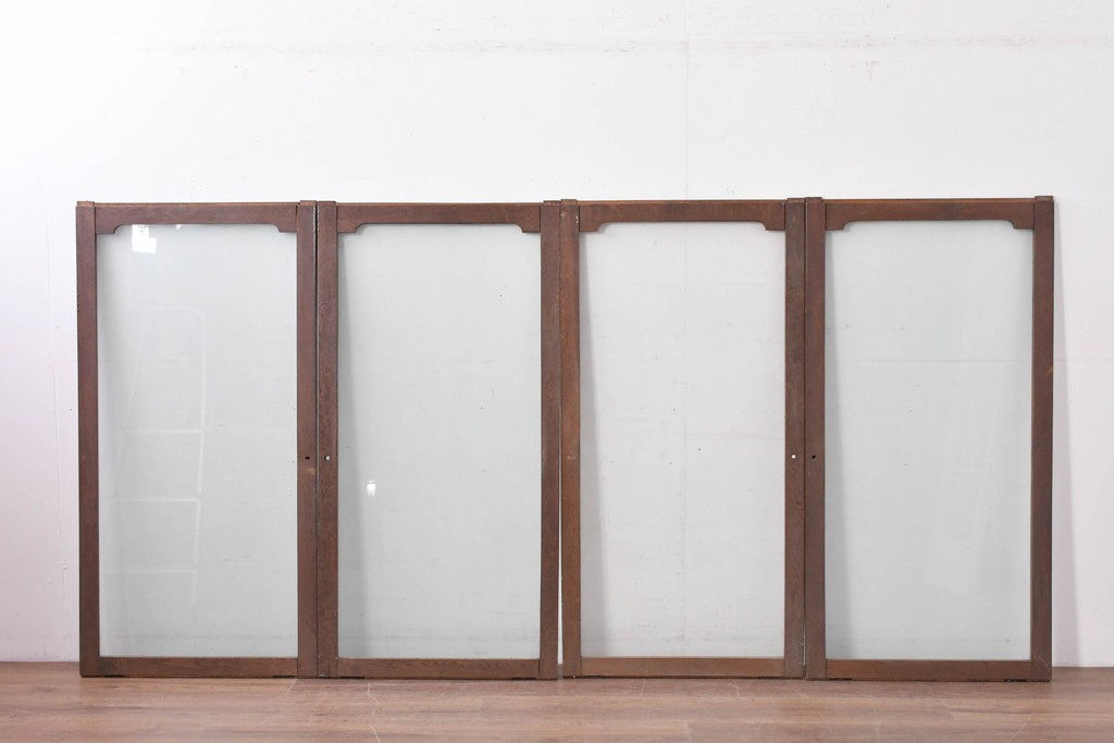 アンティーク建具　昭和初期　ナラ材　落ち着いた木色と大きなガラス面が印象的な家具用ガラス窓4枚セット　(R-086088)