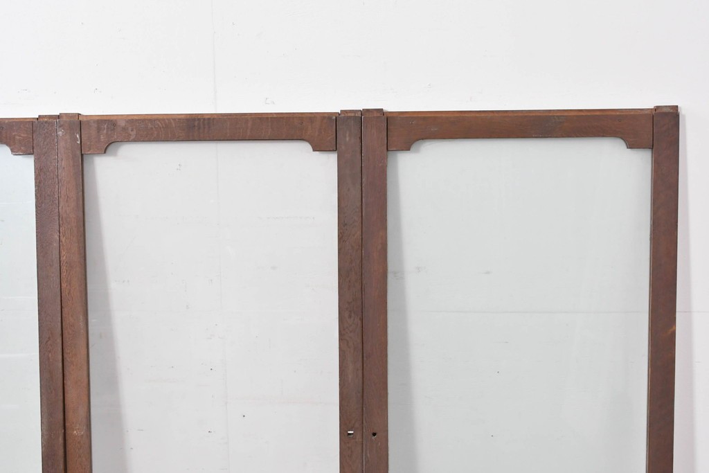 アンティーク建具　昭和初期　ナラ材　落ち着いた木色と大きなガラス面が印象的な家具用ガラス窓4枚セット　(R-086088)