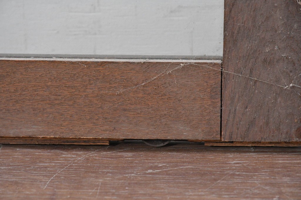 アンティーク建具　昭和初期　ナラ材　落ち着いた木色と大きなガラス面が印象的な家具用ガラス窓4枚セット　(R-086088)