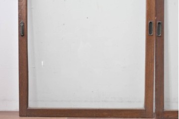 アンティーク建具　昭和初期　ナラ材　落ち着いた木色と大きなガラス面が印象的な家具用ガラス窓2枚セット　(R-086089)