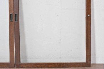 アンティーク建具　昭和初期　ナラ材　落ち着いた木色と大きなガラス面が印象的な家具用ガラス窓2枚セット　(R-086089)