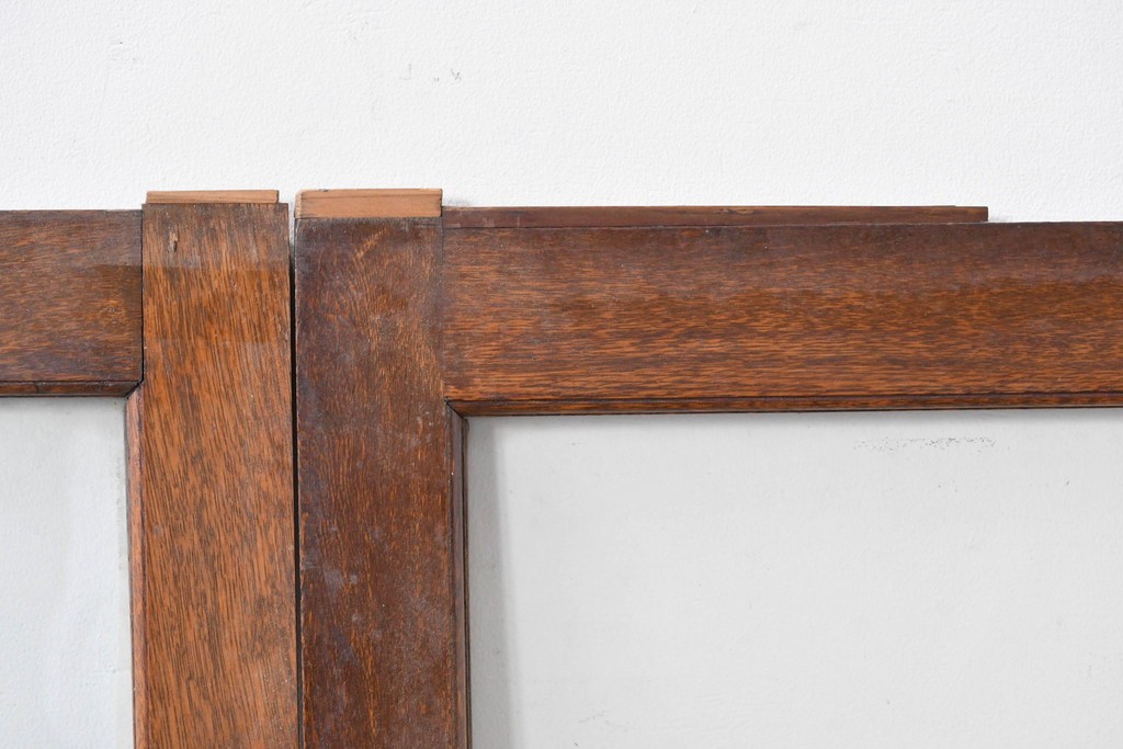アンティーク建具　昭和初期　ナラ材　落ち着いた木色と大きなガラス面が印象的な家具用ガラス窓2枚セット　(R-086089)