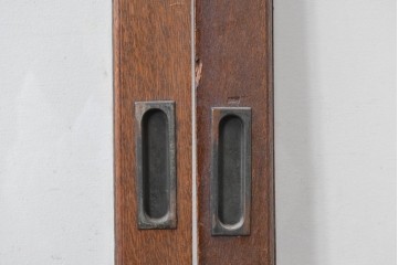 アンティーク建具　昭和初期　ナラ材　落ち着いた木色と大きなガラス面が印象的な家具用ガラス窓2枚セット　(R-086089)