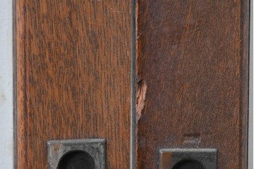 アンティーク建具　昭和初期　ナラ材　落ち着いた木色と大きなガラス面が印象的な家具用ガラス窓2枚セット　(R-086089)