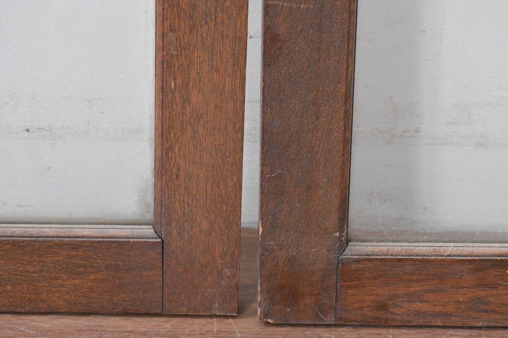 アンティーク建具　昭和初期　ナラ材　落ち着いた木色と大きなガラス面が印象的な家具用ガラス窓2枚セット　(R-086089)