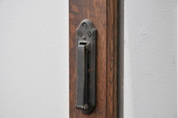 アンティーク建具　昭和初期　ナラ材　落ち着いた木色と大きなガラス面が印象的な家具用ガラス窓2枚セット　(R-086089)