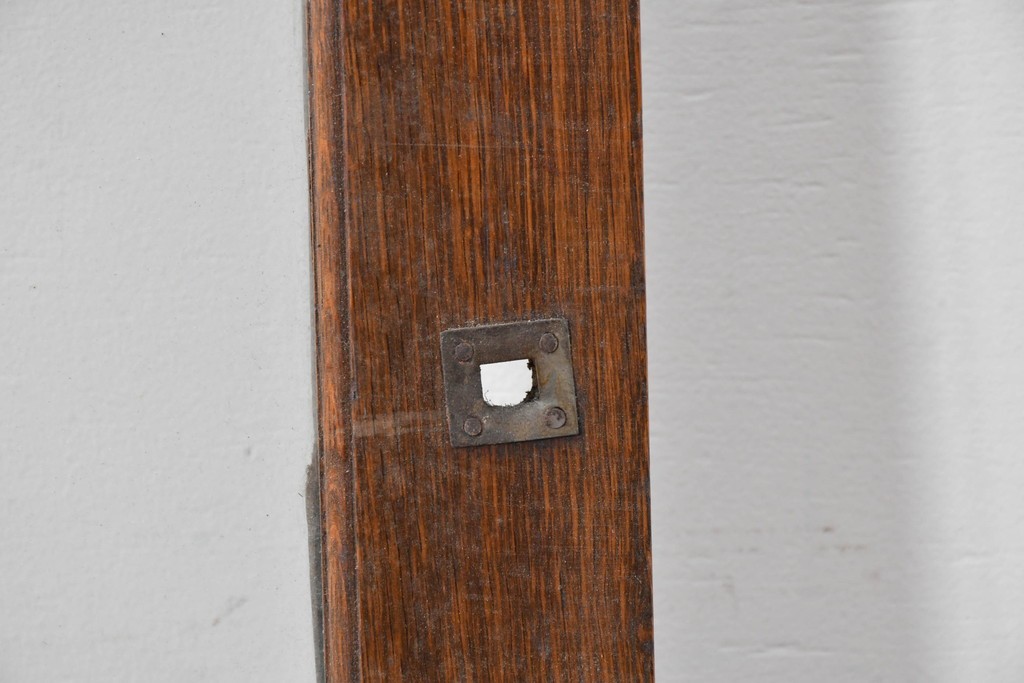 アンティーク建具　昭和初期　ナラ材　落ち着いた木色と大きなガラス面が印象的な家具用ガラス窓2枚セット　(R-086089)