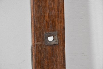 アンティーク建具　昭和初期　ナラ材　落ち着いた木色と大きなガラス面が印象的な家具用ガラス窓2枚セット　(R-086089)