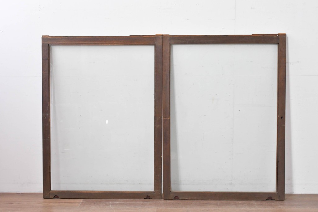 アンティーク建具　昭和初期　ナラ材　落ち着いた木色と大きなガラス面が印象的な家具用ガラス窓2枚セット　(R-086089)