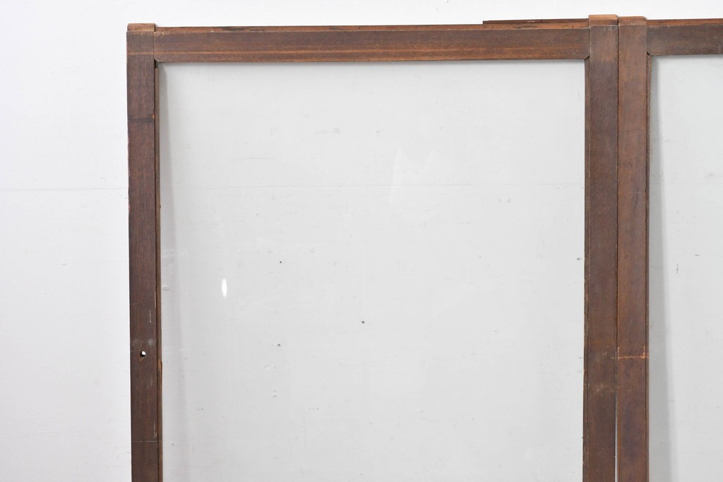 アンティーク建具　昭和初期　ナラ材　落ち着いた木色と大きなガラス面が印象的な家具用ガラス窓2枚セット　(R-086089)