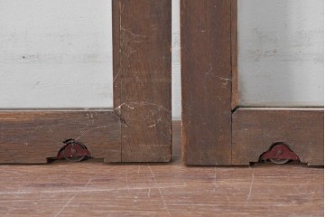 アンティーク建具　昭和初期　ナラ材　落ち着いた木色と大きなガラス面が印象的な家具用ガラス窓2枚セット　(R-086089)