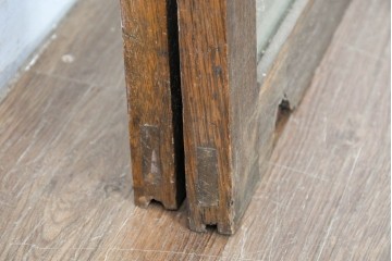 アンティーク建具　昭和初期　ナラ材　落ち着いた木色と大きなガラス面が印象的な家具用ガラス窓2枚セット　(R-086089)