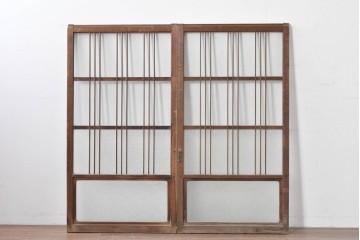 ヴィンテージ建具　昭和中期　縦桟デザインが映えるガラス窓2枚セット　(R-086090)