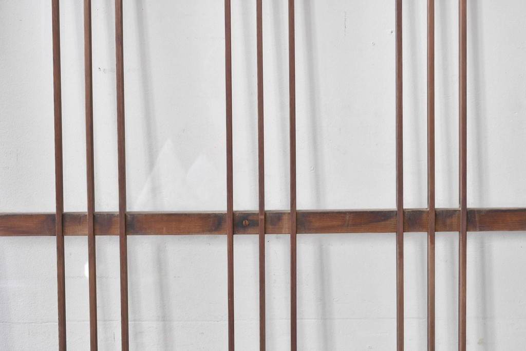 ヴィンテージ建具　昭和中期　縦桟デザインが映えるガラス窓2枚セット　(R-086090)