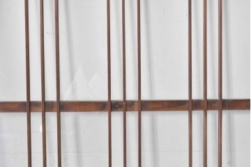 ヴィンテージ建具　昭和中期　縦桟デザインが映えるガラス窓2枚セット　(R-086090)