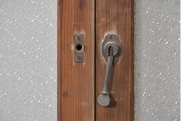 ヴィンテージ建具　昭和中期　縦桟デザインが映えるガラス窓2枚セット　(R-086090)