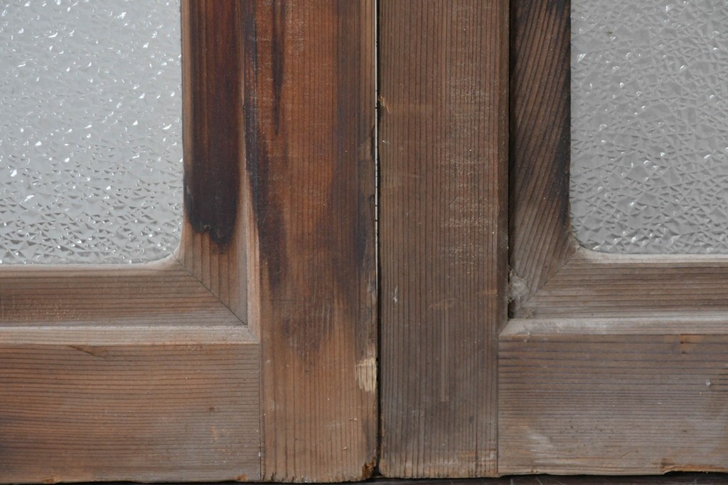 ヴィンテージ建具　昭和中期　縦桟デザインが映えるガラス窓2枚セット　(R-086090)