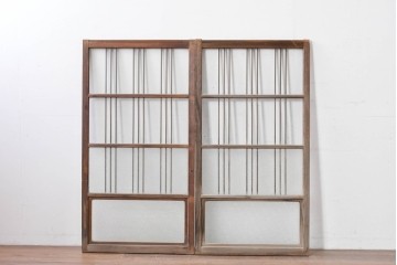 ヴィンテージ建具　昭和中期　縦桟デザインが映えるガラス窓2枚セット　(R-086090)