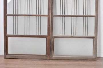 ヴィンテージ建具　昭和中期　縦桟デザインが映えるガラス窓2枚セット　(R-086090)