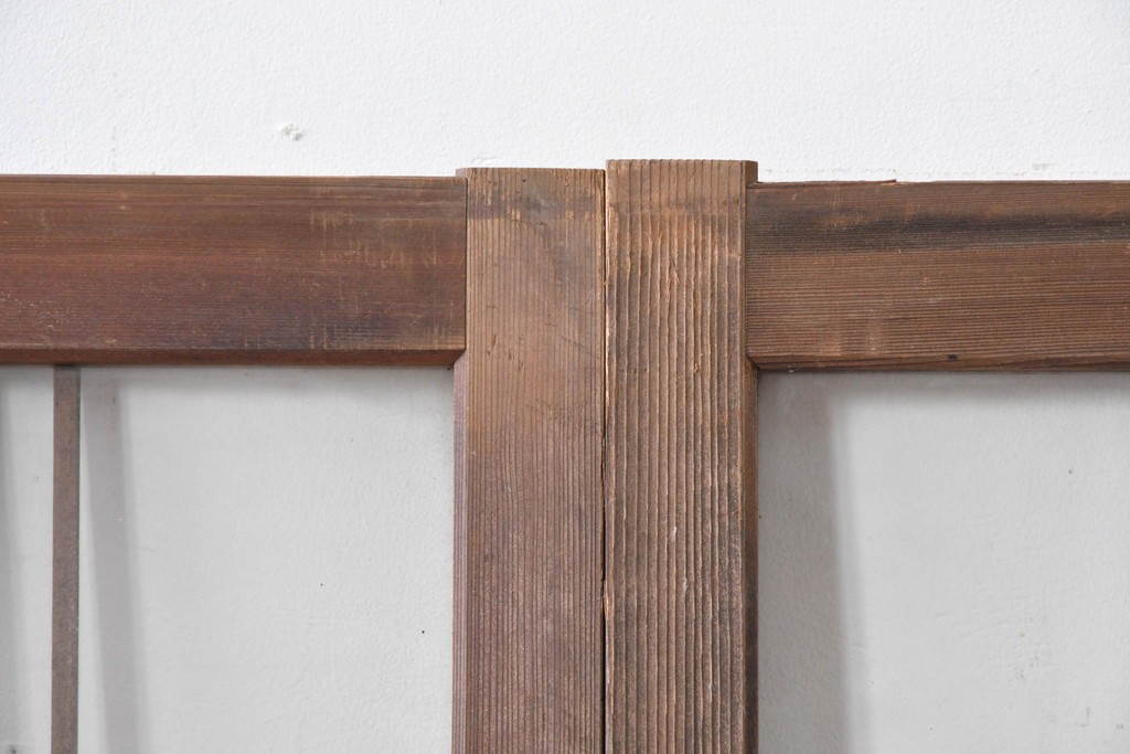 ヴィンテージ建具　昭和中期　縦桟デザインが映えるガラス窓2枚セット　(R-086090)