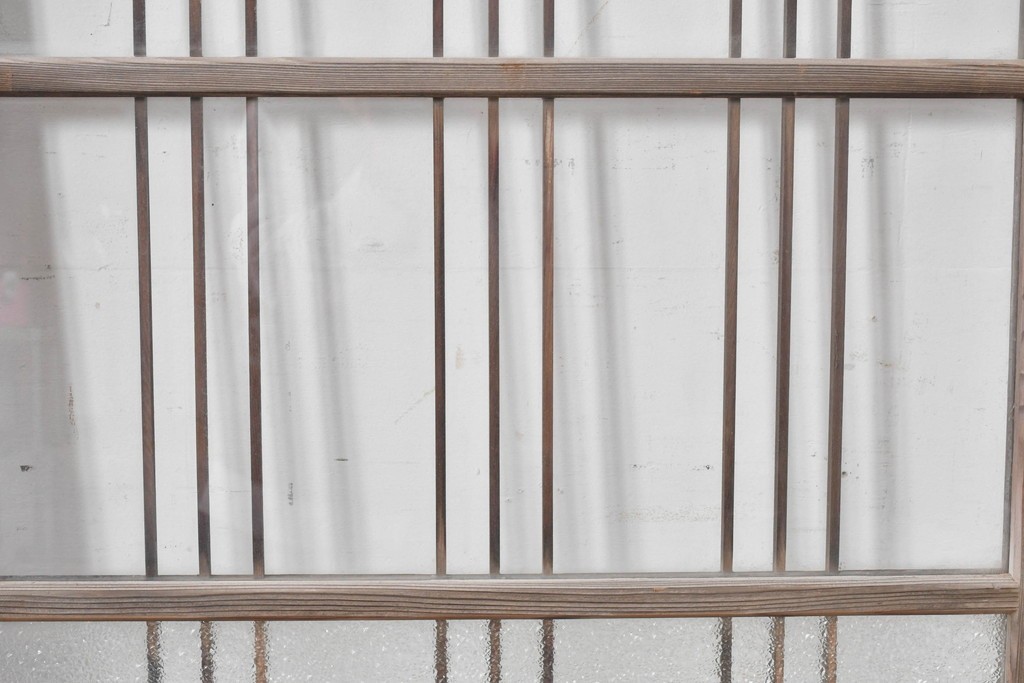 ヴィンテージ建具　昭和中期　縦桟デザインが映えるガラス窓2枚セット　(R-086090)