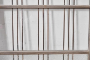 ヴィンテージ建具　昭和中期　縦桟デザインが映えるガラス窓2枚セット　(R-086090)
