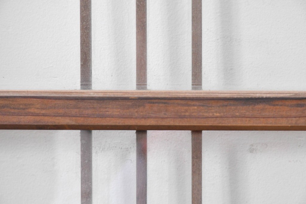 ヴィンテージ建具　昭和中期　縦桟デザインが映えるガラス窓2枚セット　(R-086090)