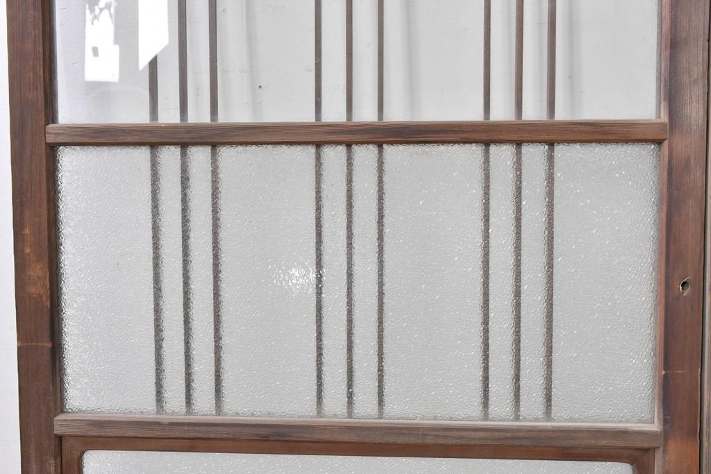 ヴィンテージ建具　昭和中期　縦桟デザインが映えるガラス窓2枚セット　(R-086090)