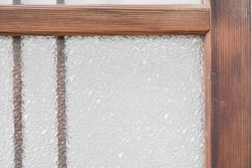 ヴィンテージ建具　昭和中期　縦桟デザインが映えるガラス窓2枚セット　(R-086090)