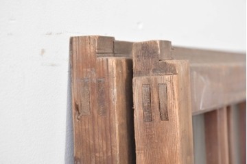 ヴィンテージ建具　昭和中期　縦桟デザインが映えるガラス窓2枚セット　(R-086090)