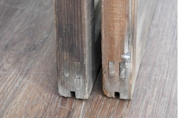 ヴィンテージ建具　昭和中期　縦桟デザインが映えるガラス窓2枚セット　(R-086090)