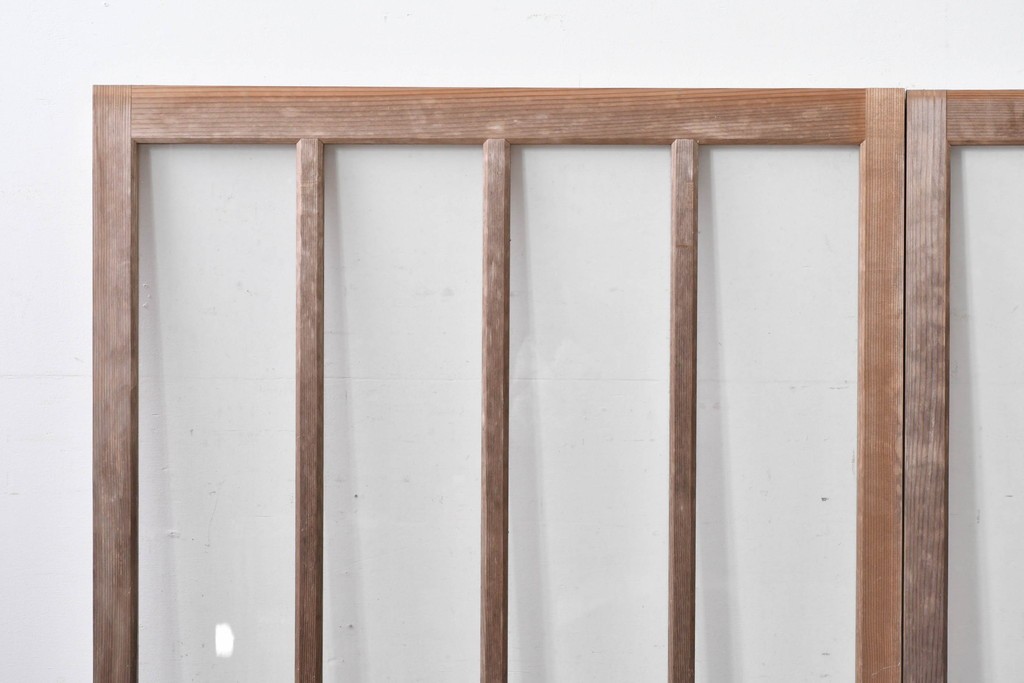 アンティーク建具　昭和初期から中期　すっきりとした縦桟が空間になじむガラス窓2枚セット　(R-086091)