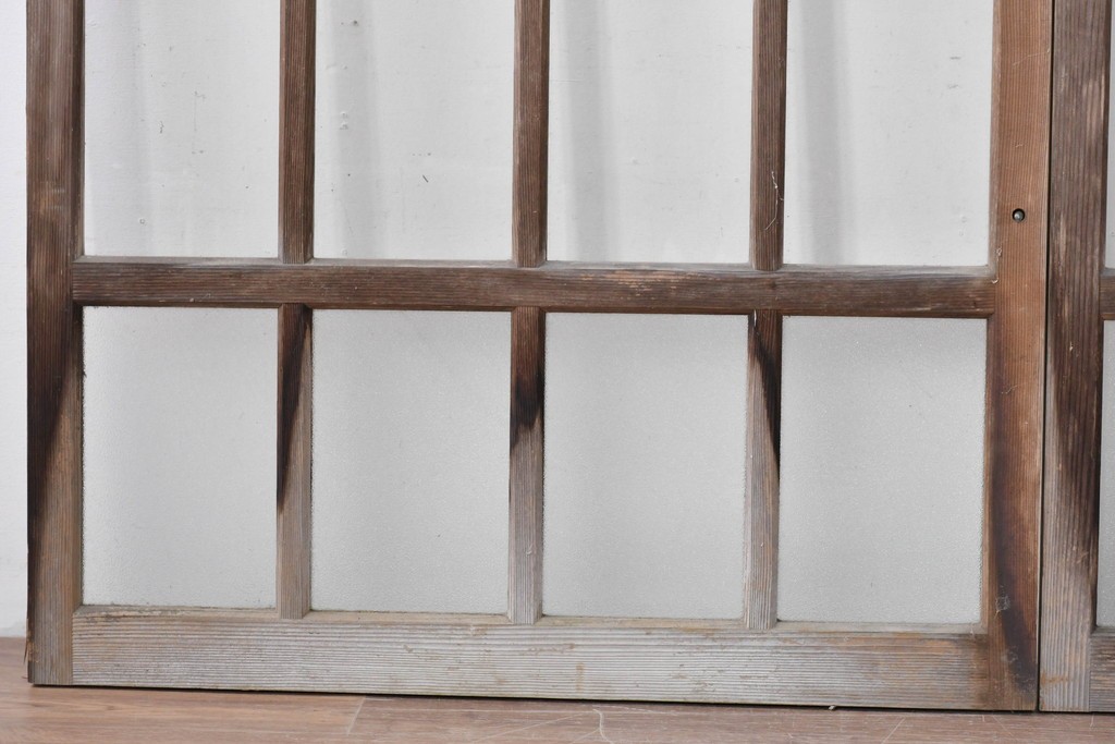 アンティーク建具　昭和初期から中期　すっきりとした縦桟が空間になじむガラス窓2枚セット　(R-086091)