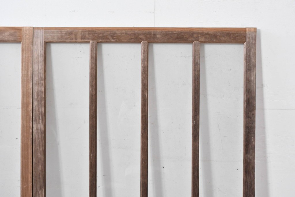 アンティーク建具　昭和初期から中期　すっきりとした縦桟が空間になじむガラス窓2枚セット　(R-086091)