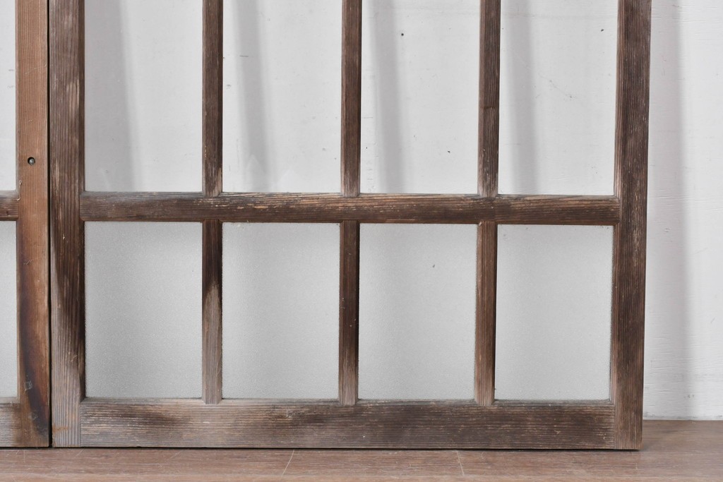 アンティーク建具　昭和初期から中期　すっきりとした縦桟が空間になじむガラス窓2枚セット　(R-086091)